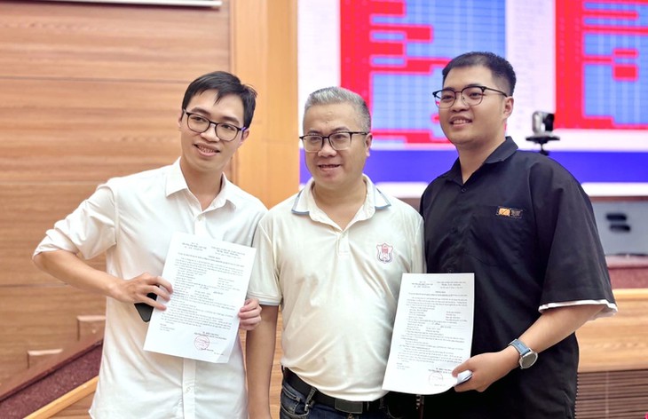 Những mảnh ghép thầm lặng của bác sĩ nội trú Đại học Y Hà Nội - Ảnh 1.