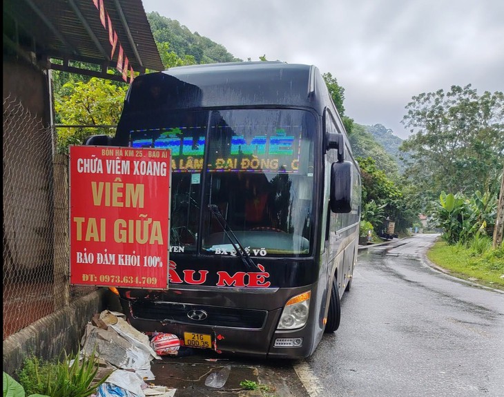 Xe máy va chạm xe bán tải, 1 người tử vong- Ảnh 2.