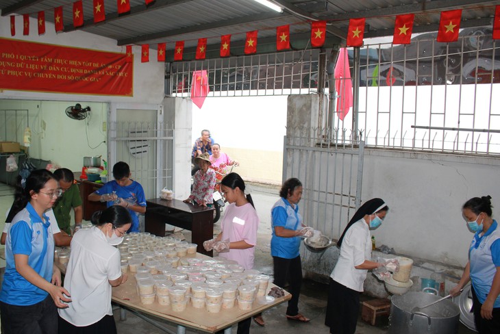 Bếp lửa nghĩa tình ở Bình Trưng - Ảnh 7.