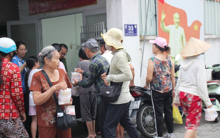 Bếp lửa nghĩa tình ở Bình Trưng - Ảnh 4.