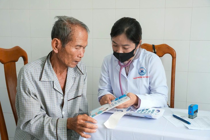 Khám sức khỏe toàn dân ở TPHCM: Nơi đạt hơn 98%, nơi chỉ 15,6% - Ảnh 1.