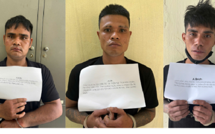 Bắt tại chỗ người phụ nữ trộm tiền ở cửa hàng hoa quả- Ảnh 2.