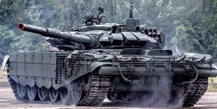 Loạt xe tăng T-90M và T-72B3M Nga 'khoác áo giáp' sẵn sàng xuất kích- Ảnh 1.