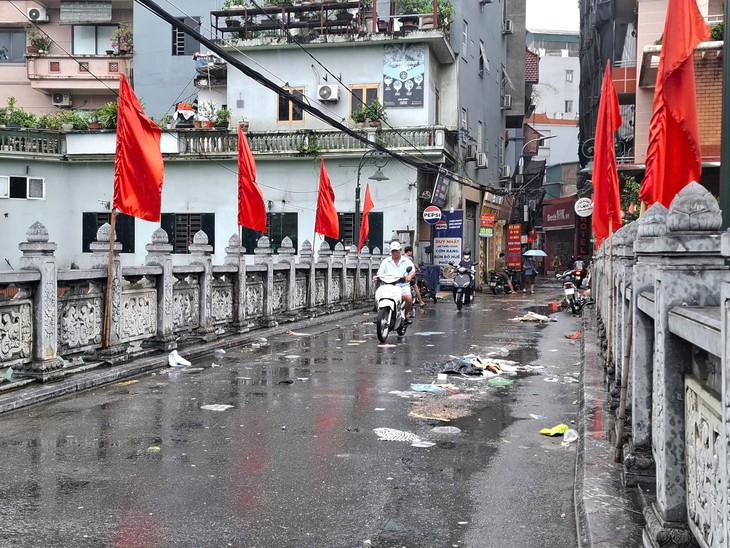 Thanh Liệt, Hà Nội: Nhiều điểm ngập sâu, rác thải lênh láng trên đường- Ảnh 7.