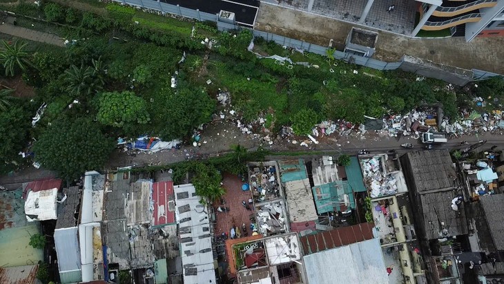 Cận cảnh tuyến Phạm Hùng - Lê Đức Thọ bắt đầu giải tỏa mặt bằng chuẩn bị thi công- Ảnh 2.