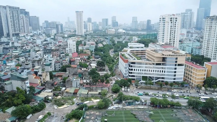 Cận cảnh tuyến Phạm Hùng - Lê Đức Thọ bắt đầu giải tỏa mặt bằng chuẩn bị thi công- Ảnh 1.