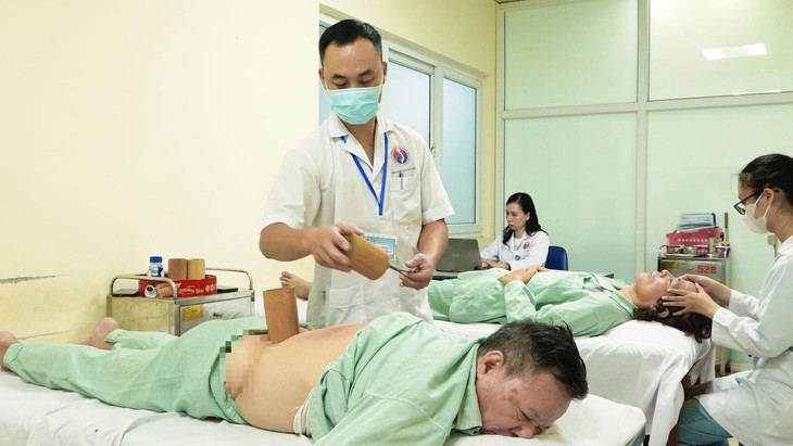 Phấn đấu đến năm 2030 đạt 3 bác sĩ y học cổ truyền trên 10.000 dân - Ảnh 1.