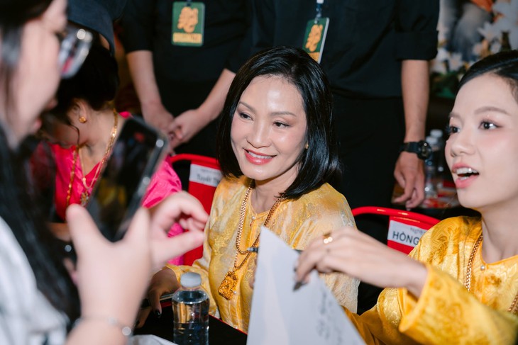 Tuổi U70 của Hồng Đào: 'Lên hương' phim ảnh, cuộc sống nhẹ nhàng bên 2 con gái- Ảnh 3.