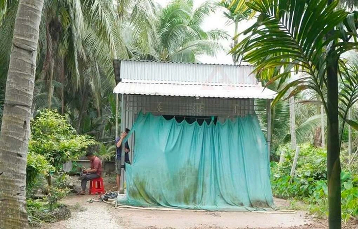 Mâu thuẫn gia đình, chồng bóp cổ, đâm nhiều nhát khiến vợ tử vong - Ảnh 1.