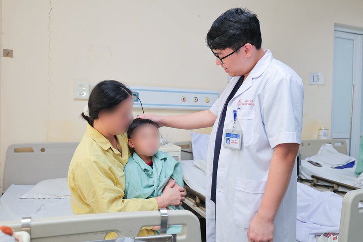 Va chạm với máy tập thể dục, bé trai 5 tuổi bị rách bao quy đầu- Ảnh 1.