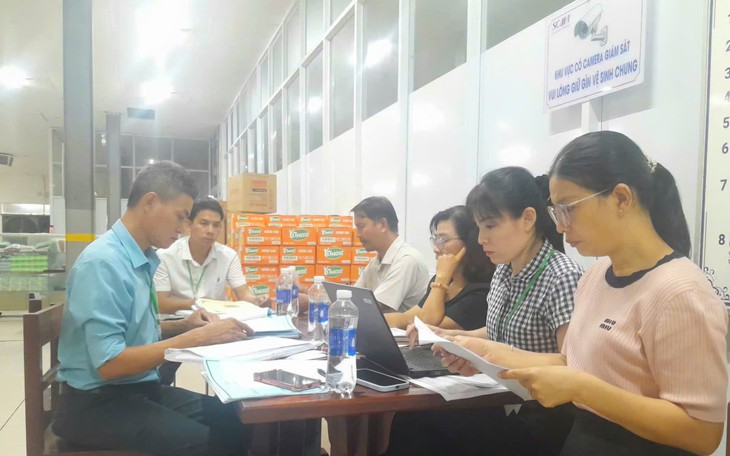 Hơn 40 người nhập viện nghi ngộ độc sau khi ăn bánh mì- Ảnh 3.