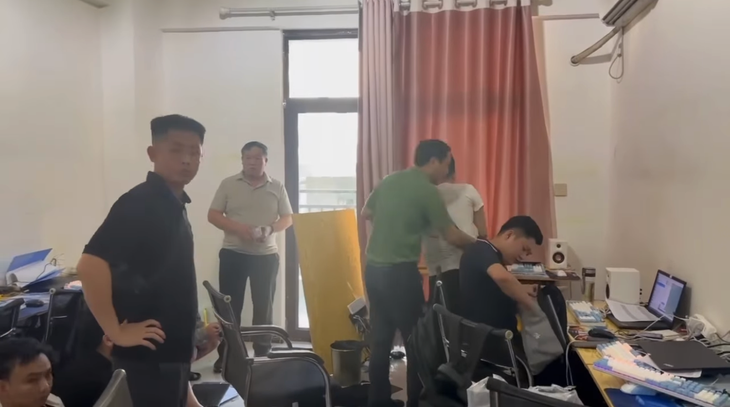 Ổ nhóm lừa đảo hơn 1.500 tỷ bị bắt- Ảnh 1.
