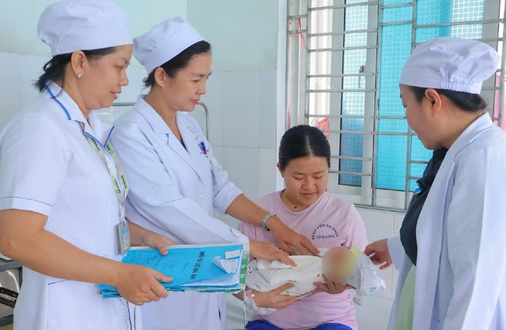 Nhau bong non ở sản phụ 19 tuổi, suýt phải cắt tử cung- Ảnh 1.