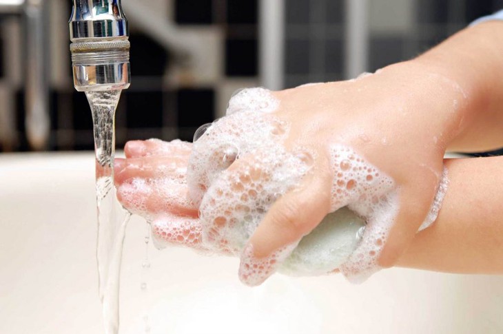 Vệ sinh nhà cửa đúng cách để giảm lây truyền bệnh truyền nhiễm- Ảnh 3.