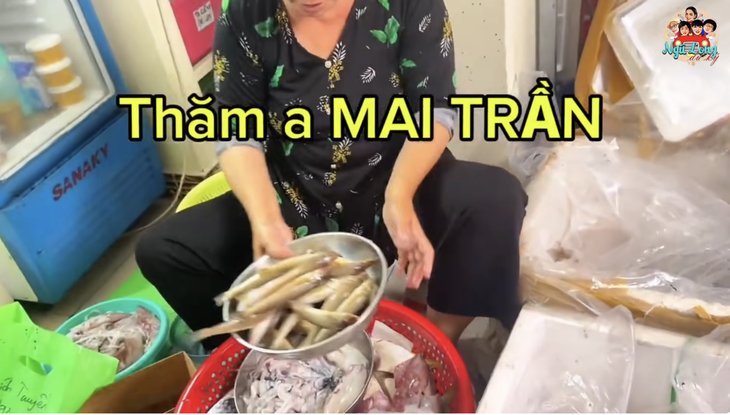 Tuổi hưu chật vật của nghệ sĩ Mai Trần: Bệnh tật đeo bám, vợ bán cá nuôi chồng- Ảnh 1.
