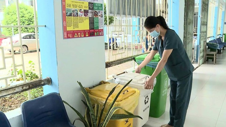 Chuyển đổi xanh trong y tế bắt đầu từ giảm chất thải nhựa- Ảnh 1.