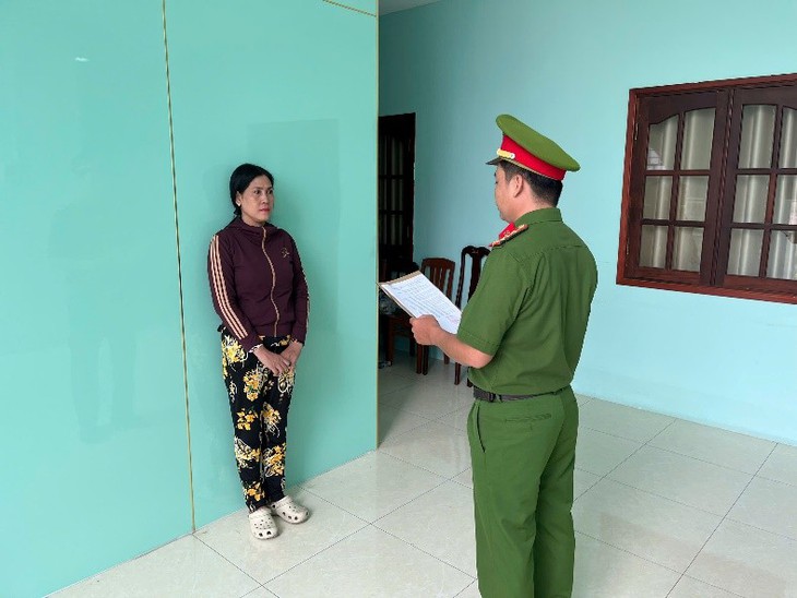 Khởi tố 2 đối tượng tàng trữ 3.730 bao thuốc lá lậu ở An Giang- Ảnh 1.