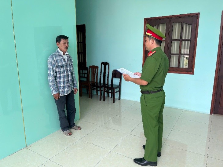 Khởi tố 2 đối tượng tàng trữ 3.730 bao thuốc lá lậu ở An Giang- Ảnh 2.