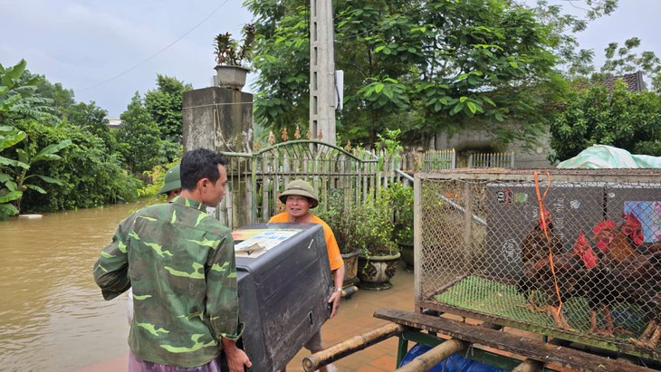 Nước lũ cuồn cuộn dâng, 35 địa phương ở Thanh Hóa di dời khẩn cấp 416 hộ - Ảnh 5.