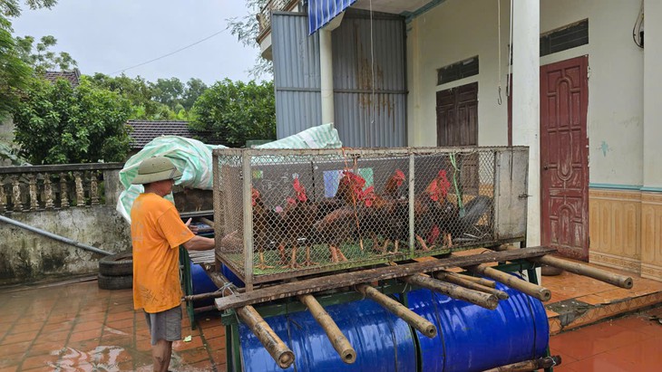 Nước lũ cuồn cuộn dâng, 35 địa phương ở Thanh Hóa di dời khẩn cấp 416 hộ - Ảnh 6.