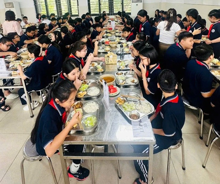 Hà Nội lập 4 đoàn kiểm tra liên ngành bữa ăn bán trú  - Ảnh 1.