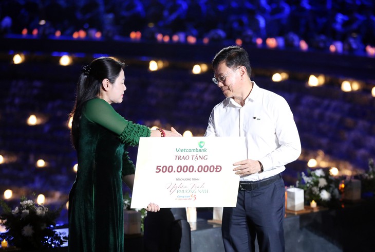 Vietcombank trao tặng 500 triệu đồng cho trẻ em khó khăn do Covid-19- Ảnh 1.