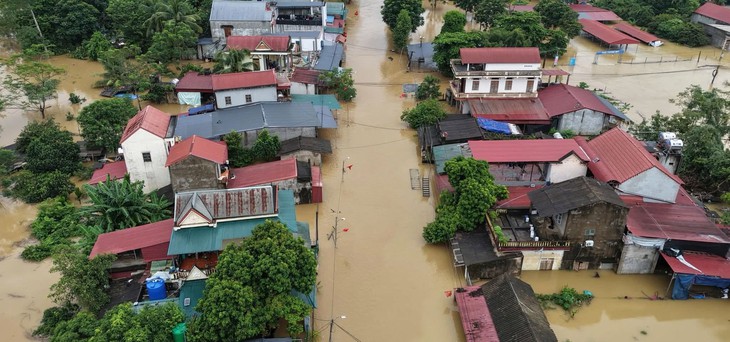 Nước lũ cuồn cuộn dâng, 35 địa phương ở Thanh Hóa di dời khẩn cấp 416 hộ - Ảnh 4.