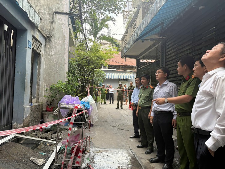 Lãnh đạo TPHCM thăm, động viên 5 nạn nhân vụ cháy ở Chợ Lớn- Ảnh 3.