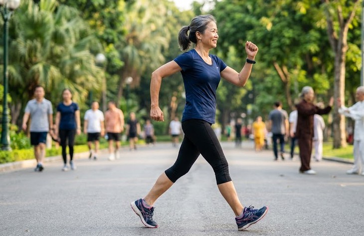 Đi bộ ngắn nhưng nhanh, bí quyết kéo dài tuổi thọ cho người bận rộn - Ảnh 1.