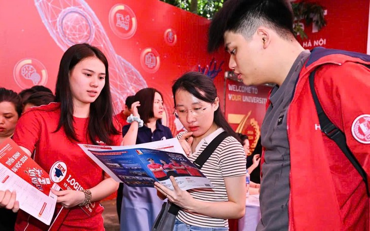 Phụ huynh nơm nớp lo nếu bỏ điểm cộng IELTS trong tuyển sinh đại học - Ảnh 2.