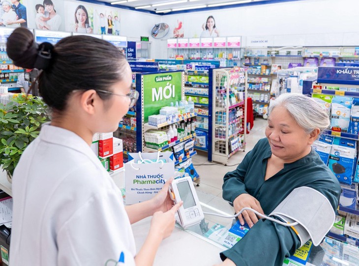 Pharmacity đưa bác sĩ đến nhà thuốc, kiểm tra sức khỏe tim mạch cho người dân- Ảnh 1.