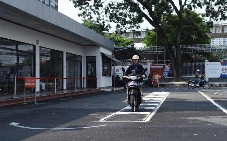 Hà Nội tăng cường kiểm tra xe tập lái, chấn chỉnh từ giáo viên đến học viên- Ảnh 1.