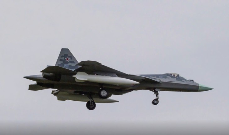 Su-57 Nga bay tới Ai Cập mà không cần thùng nhiên liệu phụ bên ngoài - Ảnh 1.