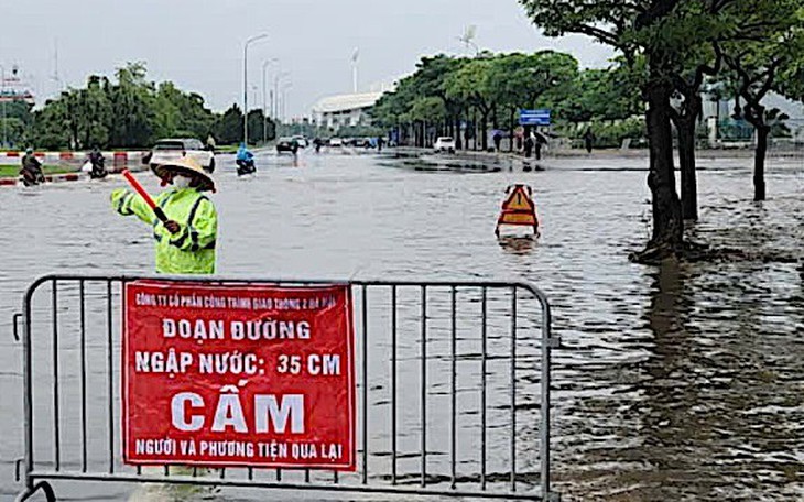 Mưa lũ chia cắt đường đến trường, hàng nghìn học sinh Nghệ An nghỉ học- Ảnh 7.