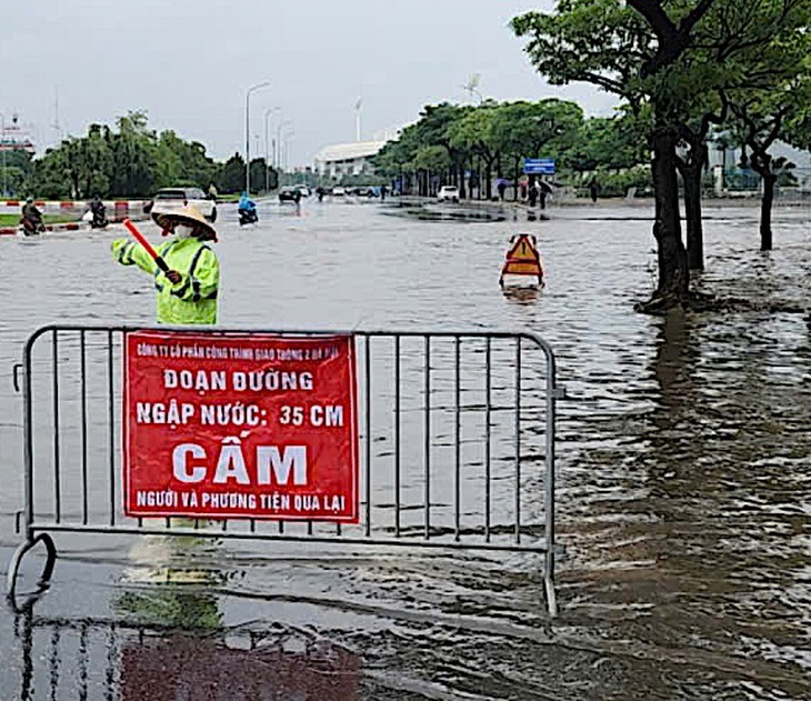 Hà Nội cập nhật các điểm ngập, hệ thống thoát nước đang vận hành thế nào? - Ảnh 2.