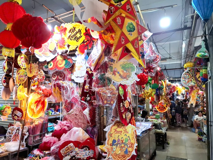 Tiểu thương phấn khởi vì đồ decor mùa Trung thu bán chạy- Ảnh 5.