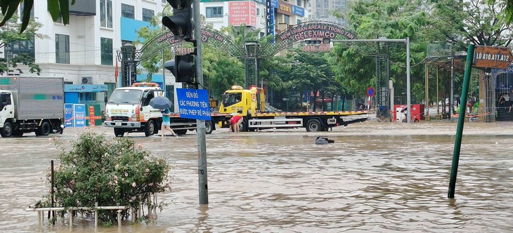 Cảnh báo ngập do lũ trên các sông vẫn cao, gia tăng thiệt hại do mưa lũ- Ảnh 2.