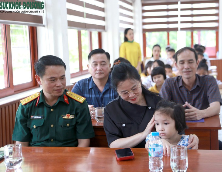 Trao quà trung thu cho trẻ em có hoàn cảnh đặc biệt khó khăn tại Nghệ An- Ảnh 2.