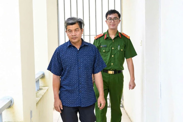 Bắt ông bố livestream 'bênh con gái' làm náo loạn bệnh viện- Ảnh 2.