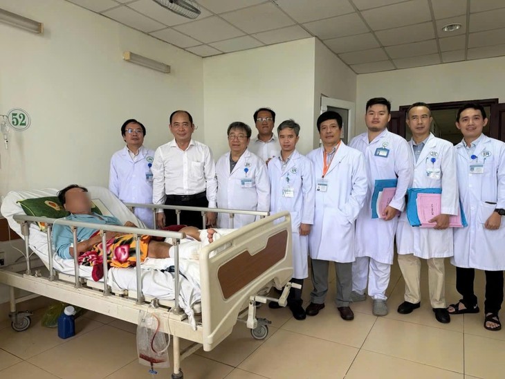 Cùng là ca bệnh khó, vì sao người được chuyển tuyến, người được mổ tại chỗ?- Ảnh 2.