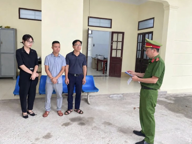 Khởi tố 3 bị can liên quan 18 hóa đơn xăng, dầu - Ảnh 1.