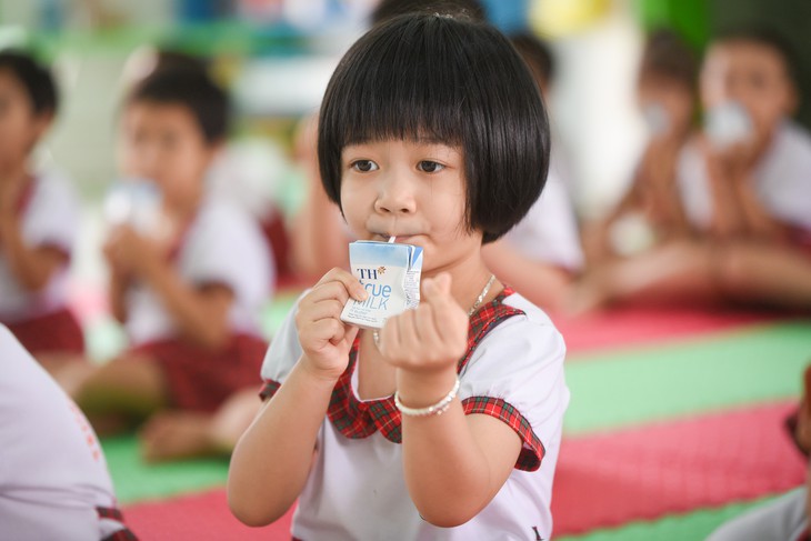 Quyền của phụ huynh trong giám sát bữa ăn bán trú và trách nhiệm của nhà trường - Ảnh 4.