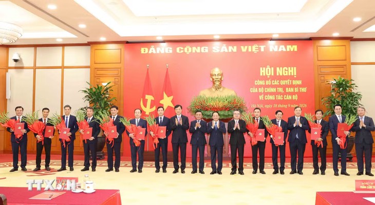 Công bố 12 quyết định của Bộ Chính trị, Ban Bí thư về công tác cán bộ- Ảnh 1.
