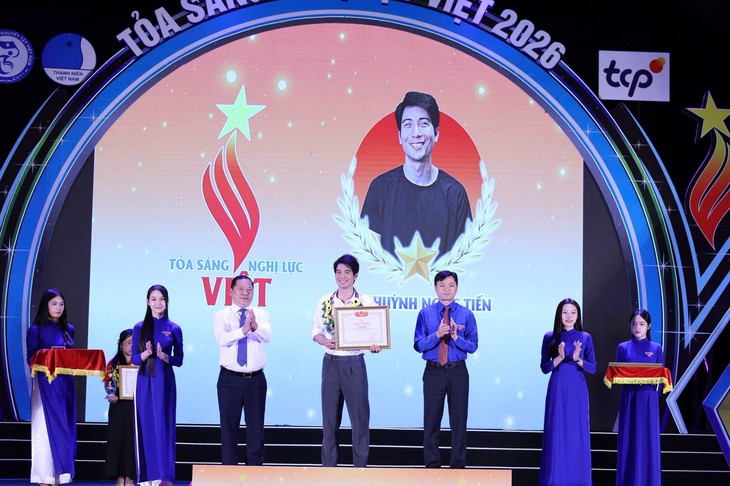 Mất thị lực vẫn vô địch bơi lội, làm chủ công nghệ- Ảnh 1.