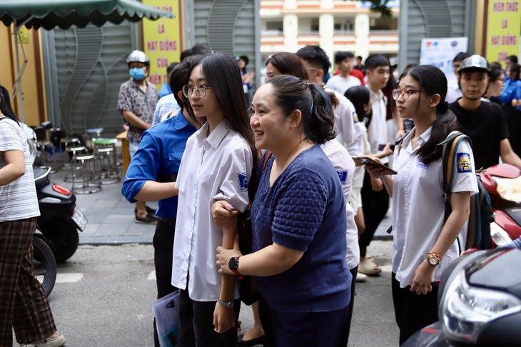 Phụ huynh nơm nớp lo nếu bỏ điểm cộng IELTS trong tuyển sinh đại học - Ảnh 1.