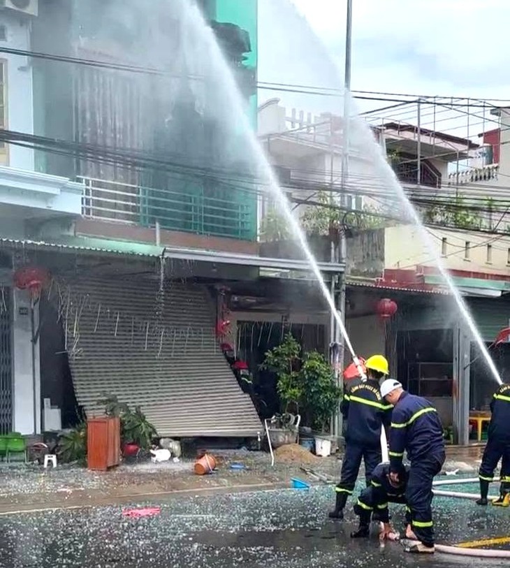 Nổ khí gas, con trai chủ nhà bị thương- Ảnh 1.