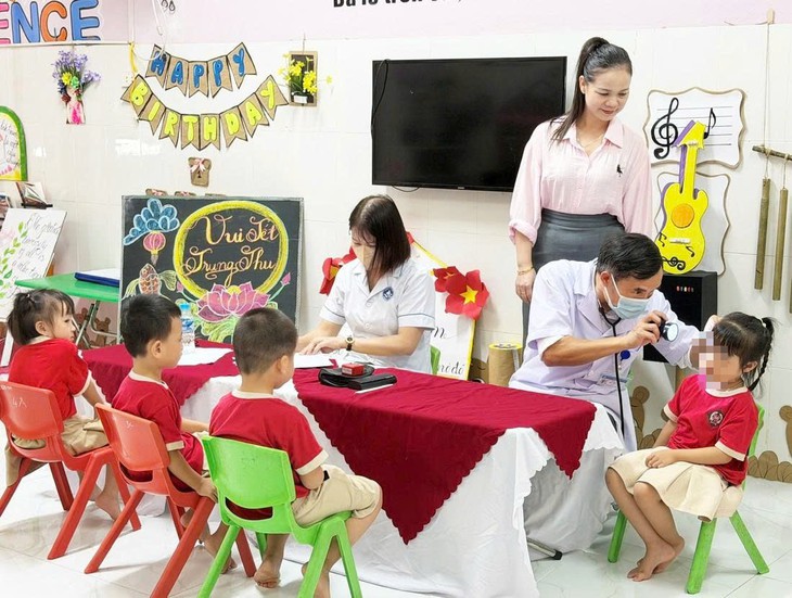 Hà Tĩnh đồng loạt khám sức khỏe đầu năm học cho học sinh- Ảnh 1.