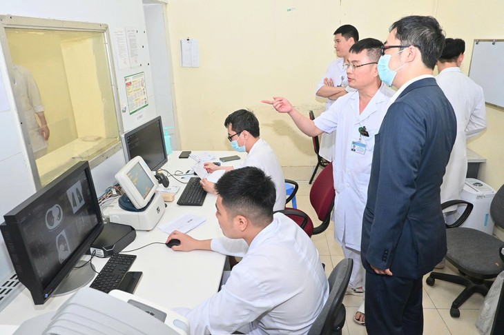 GS Hiệp hội Phẫu thuật Lồng ngực Nhật Bản ấn tượng về mô hình hội chẩn đa chuyên khoa trong điều trị bệnh lý về phổi của các bác sĩ Việt Nam- Ảnh 4.