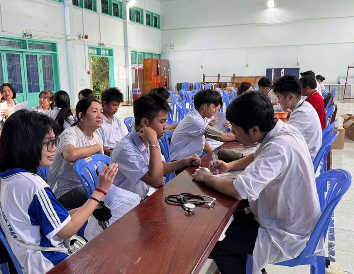 Hàng nghìn học sinh ở Khánh Hòa được khám miễn phí bệnh tan máu bẩm sinh- Ảnh 2.
