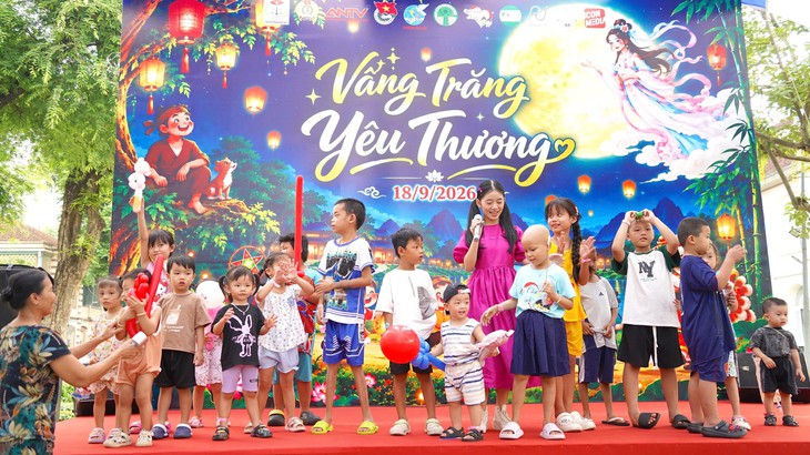 Mùa trăng đặc biệt trong bệnh viện- Ảnh 1.
